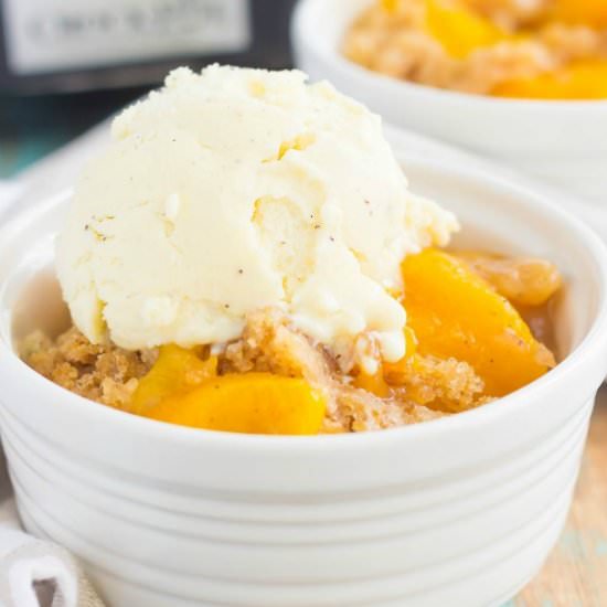 Slow Cooker Peach Cobbler