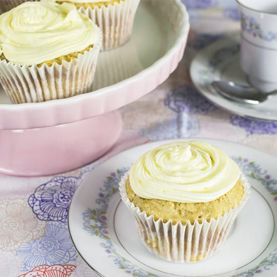 Banana Cupcakes with Frosting