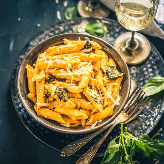 Garlicky Roasted Red Pepper Pasta