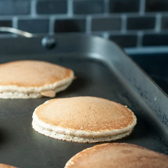 Flourless Banana Oat Pancakes