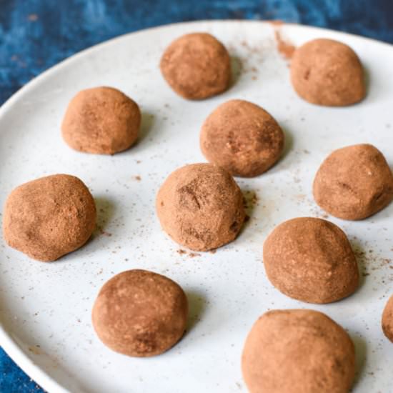 Goji Cacao Energy Balls