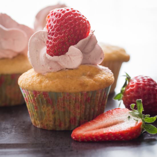 Strawberries & Cream Cupcakes
