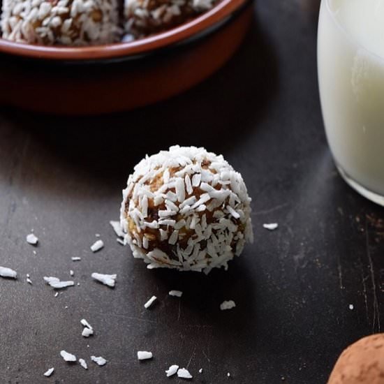 Greek Yogurt GojiBerry Energy Bites