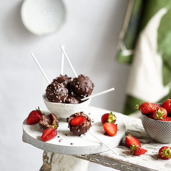 Raw Triple Chocolate Strawberry Pop