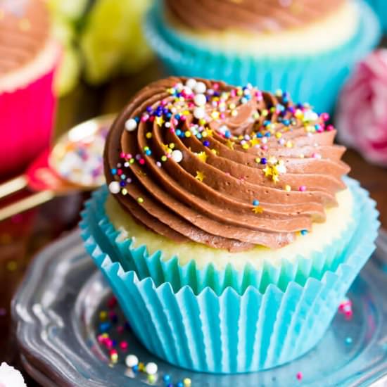 Easy Vanilla Cupcakes
