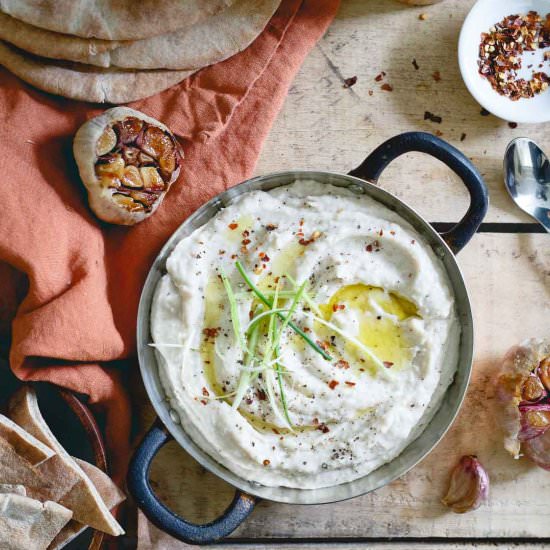 Roasted Garlic White Bean Dip
