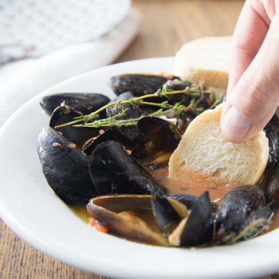 Mussels in Spicy Tomato Broth