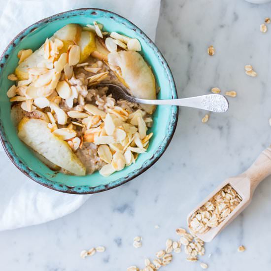 Oatmeal with Grilled Almonds & Pear