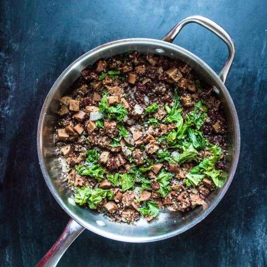 One-Pot Vegan Sausage, Kale, and Quinoa