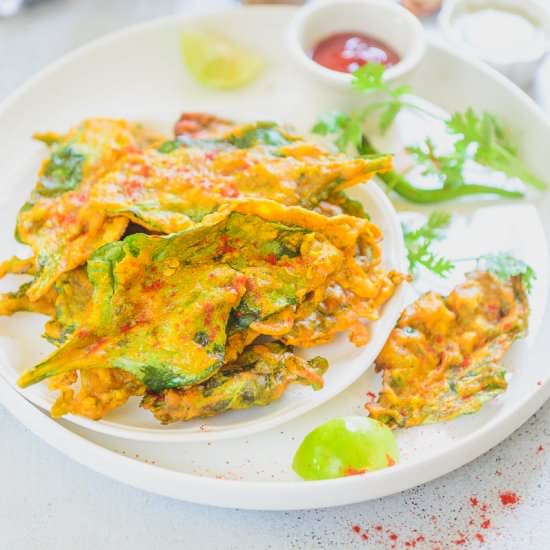 Palak Pakora or Spinach Fritters