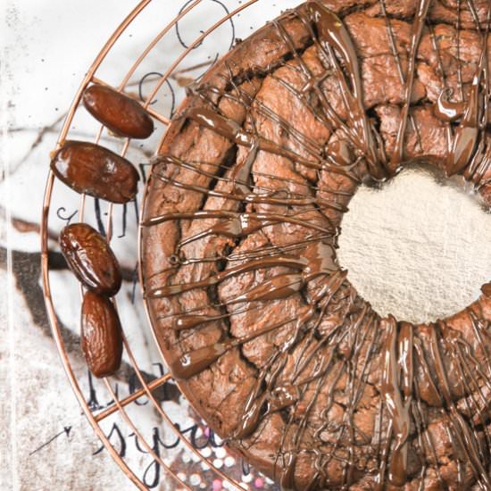 Chocolate cake with dates