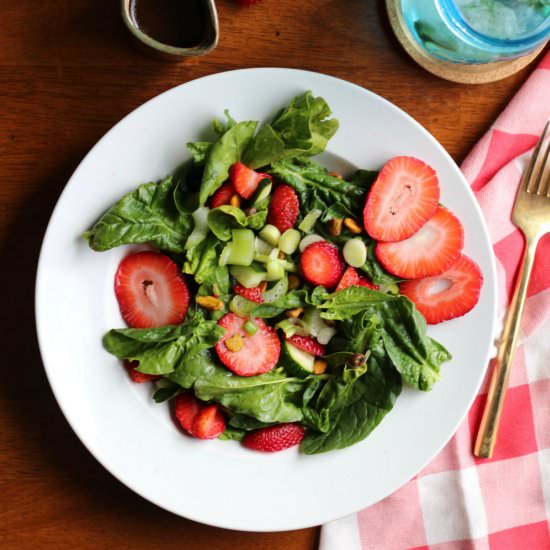 Spinach salad with strawberries