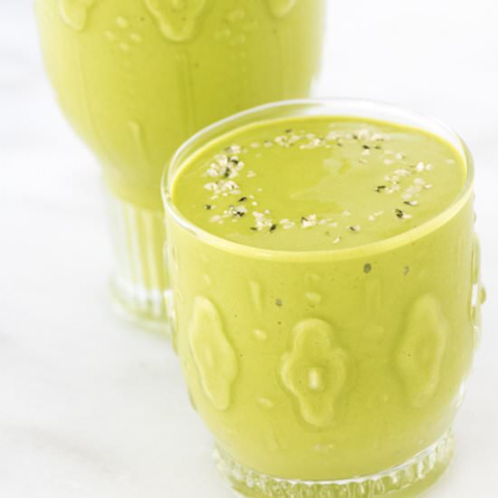 Creamy Citrus Matcha Green Smoothie
