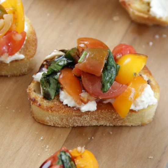 Tomato Burrata Toasts