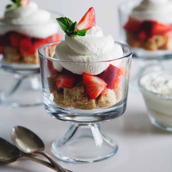 strawberry shortcake trifle