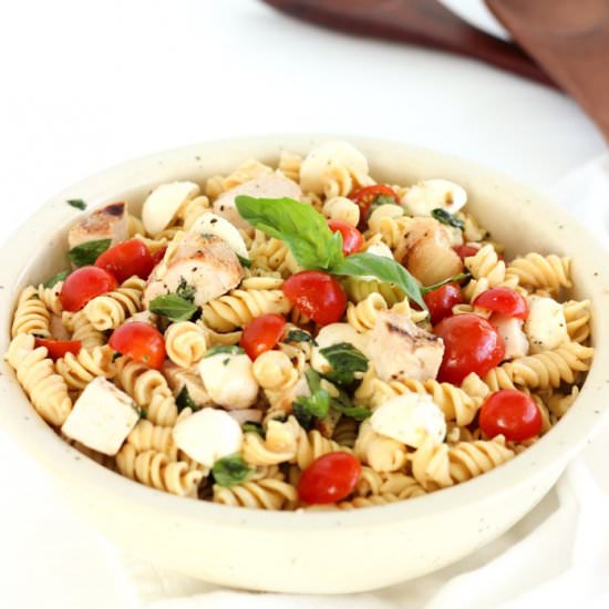 Healthy Chicken Caprese Pasta Salad