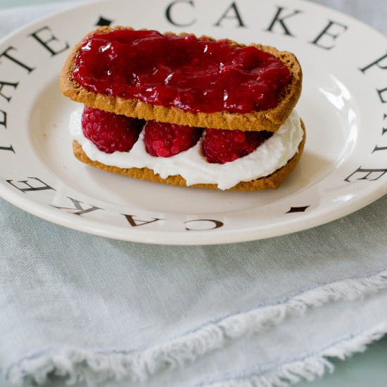 Raspberry layer dessert