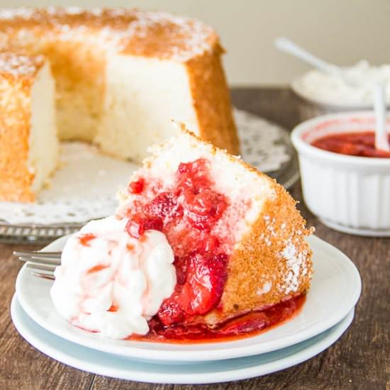 Angel Food Cake w/ Strawberry Sauce