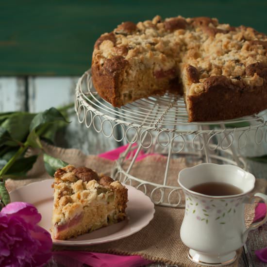 Rhubarb Crumble Cake