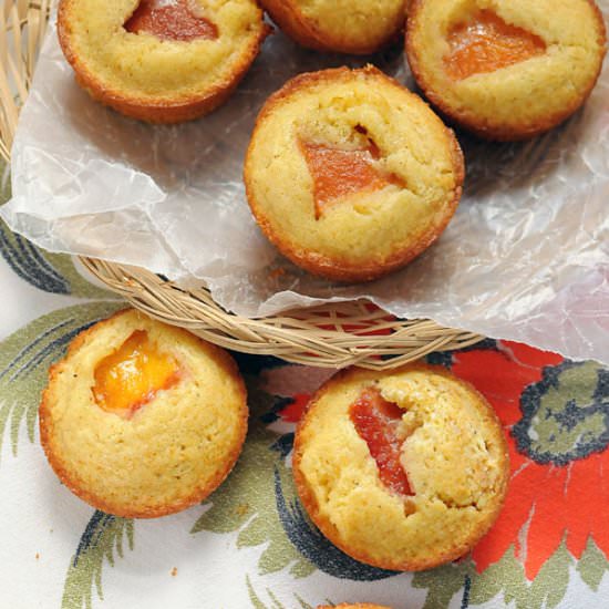 Little Peach Picnic Cakes