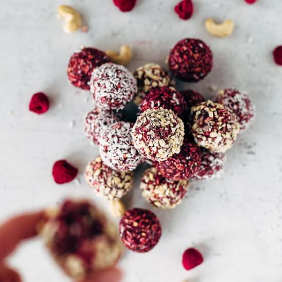 RASPBERRY CASHEW BITES