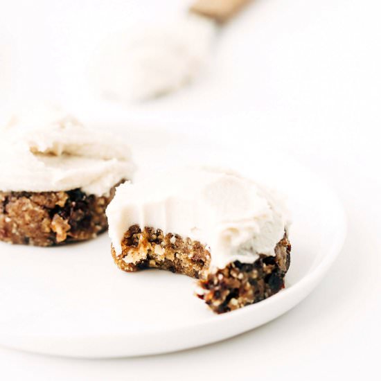 Vegan Oatmeal Raisin Cookies