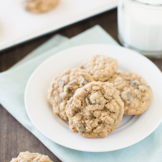 Chewy Oatmeal Raisin Cookies