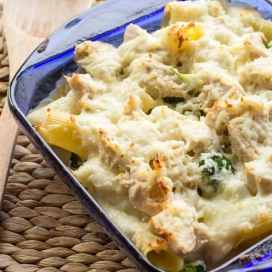 CHEESY ALFREDO CHICKEN RIGATONI