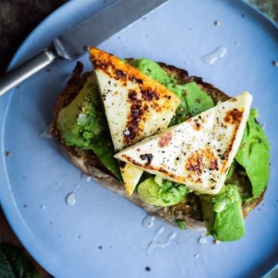 Avocado toast with halloumi