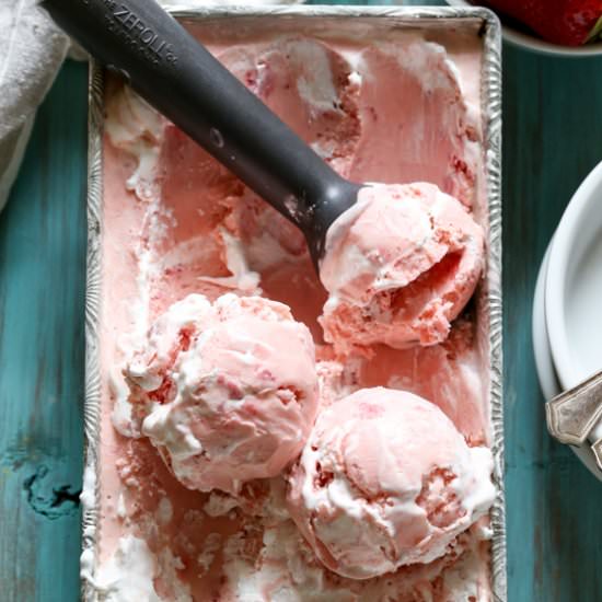 strawberry meringue ice cream
