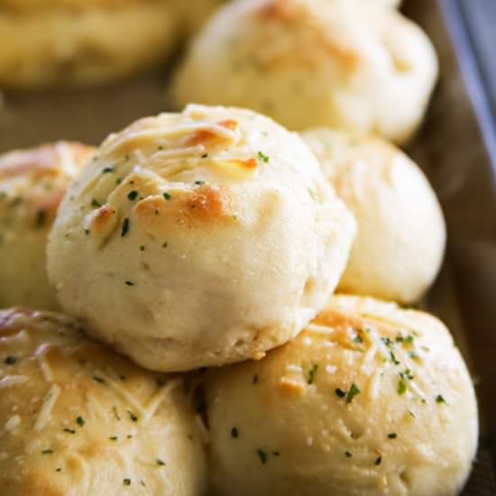 30-Minute Garlic Parmesan Rolls