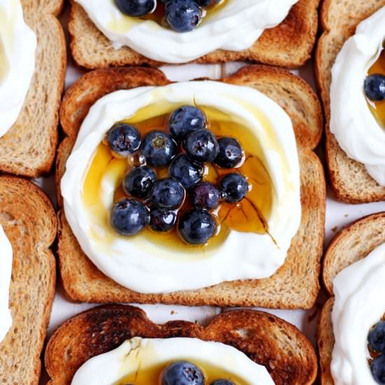 Simple Breakfast Yogurt Toast