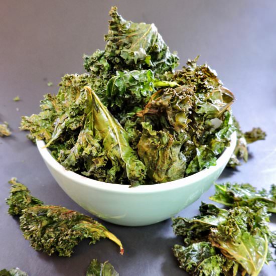 Cheesy Raw Vegan Kale Chips