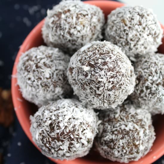 Whole 30 Chocolate Coconut Bites