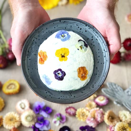 Gorgeous Garlic and Chive Labneh
