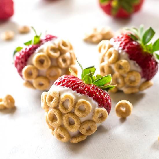 Yogurt-Dipped Cheerios Strawberries