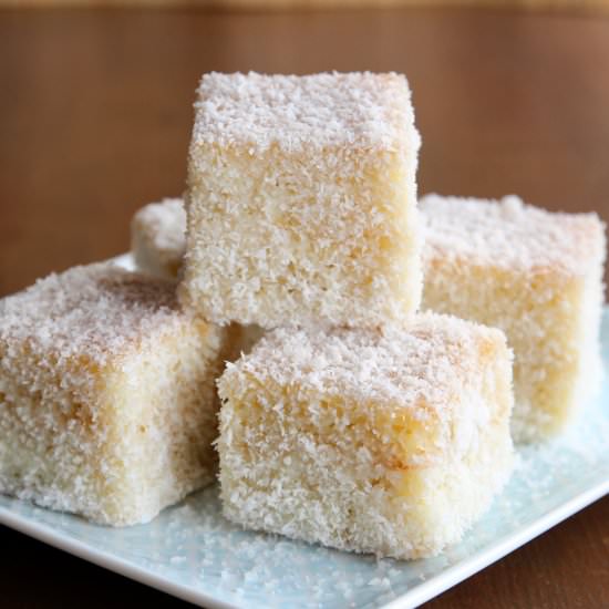 Piña Colada Lamingtons