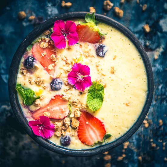 Healthy Mango Smoothie Bowl