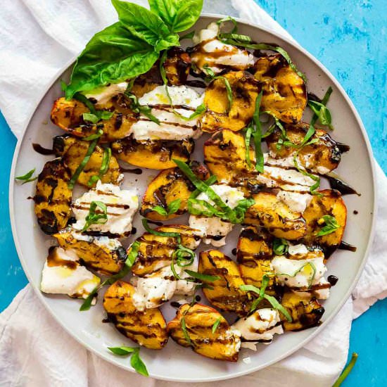 Grilled Peaches and Burrata Salad