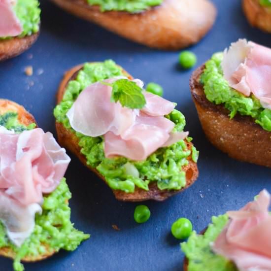 Easy Pea and Prosciutto Crostini