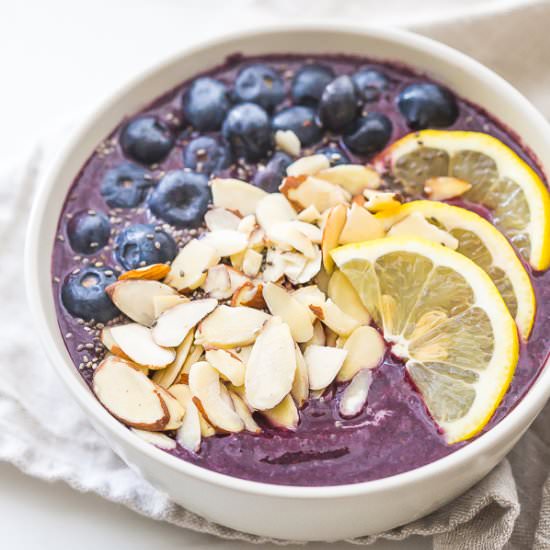 Blueberry Muffin Smoothie Bowl
