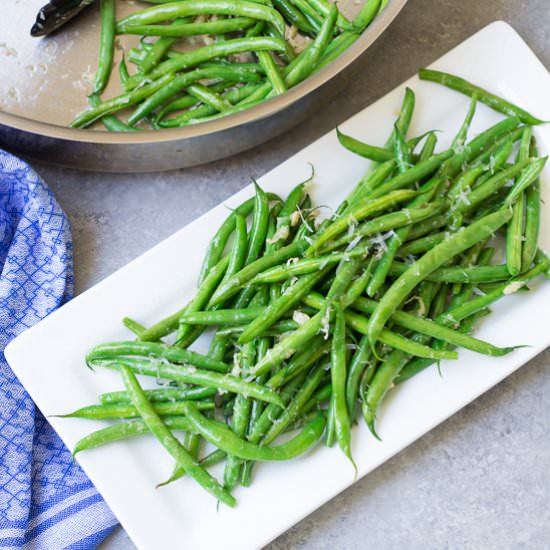 Skillet Parmesan Green Beans