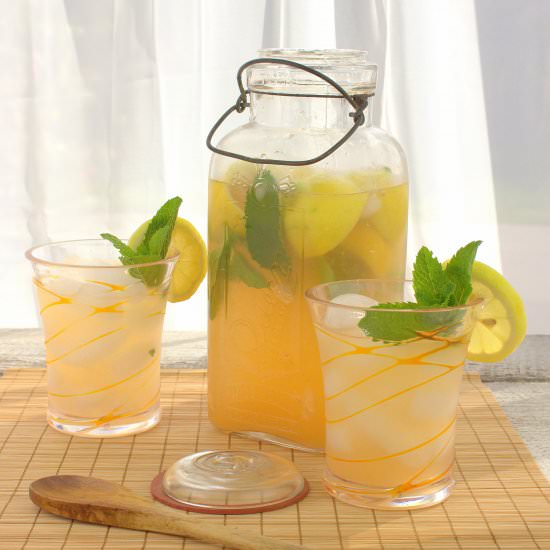 Cantaloupe-Mint Lemonade