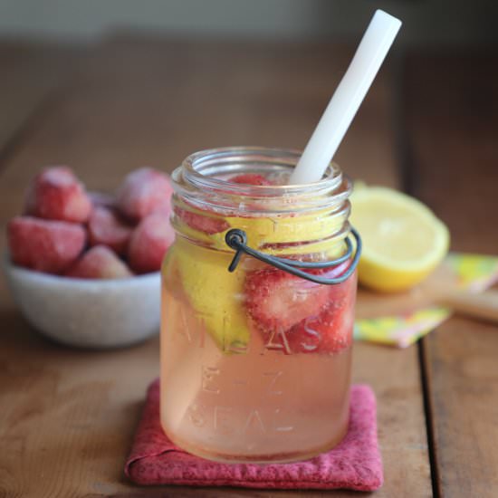 Sparkling strawberry lemonade