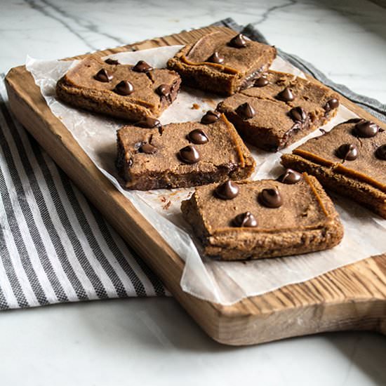 Healthy Chocolate Chip Brownie Bars