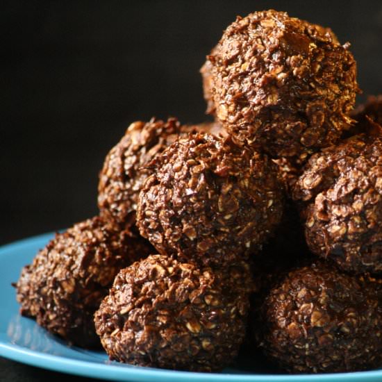 Chocolate avocado energy bites