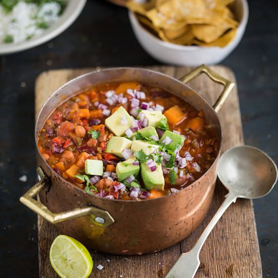 vegan chili with sweet potato
