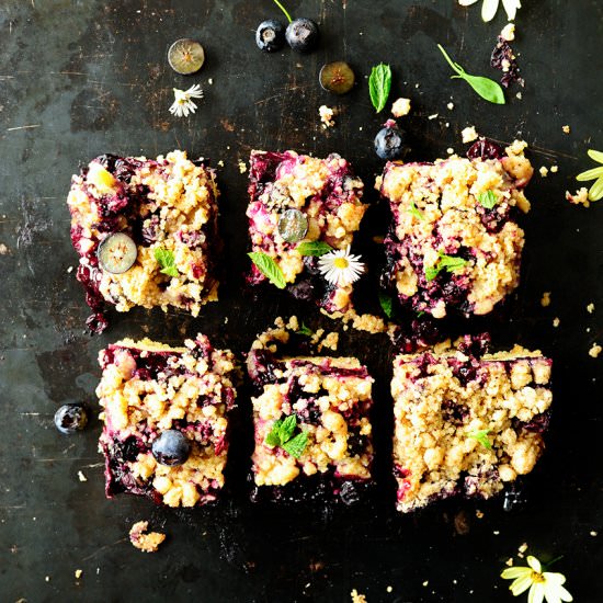 Easy Blueberry Cake with Streusel