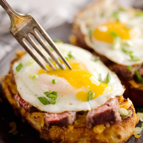 Breakfast Steak & Cheddar Toasts