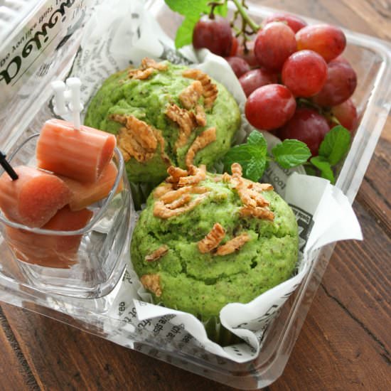 Spinach Muffins with Crunchy Onion